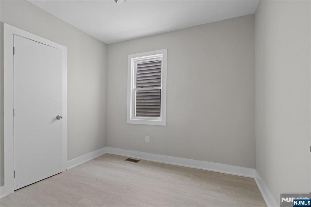 654 South 12th Street Newark, NJ 07103 - Photo 11 of 25
