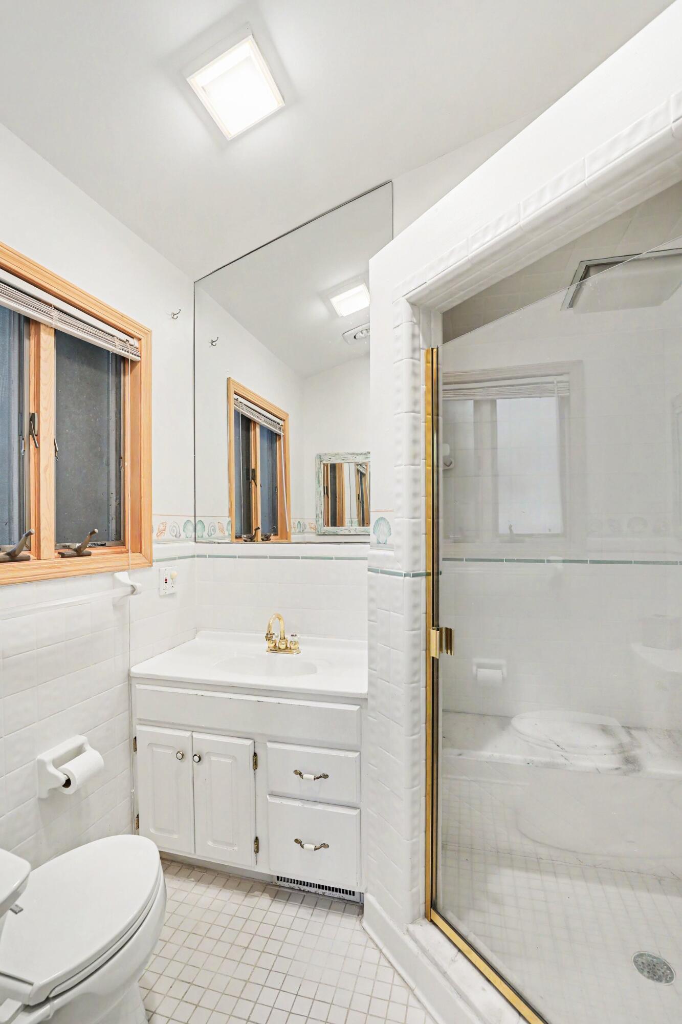 6458 Lakeshore Road Fort Gratiot, MI 48059 - Photo 10 of 36 015_file_4527
