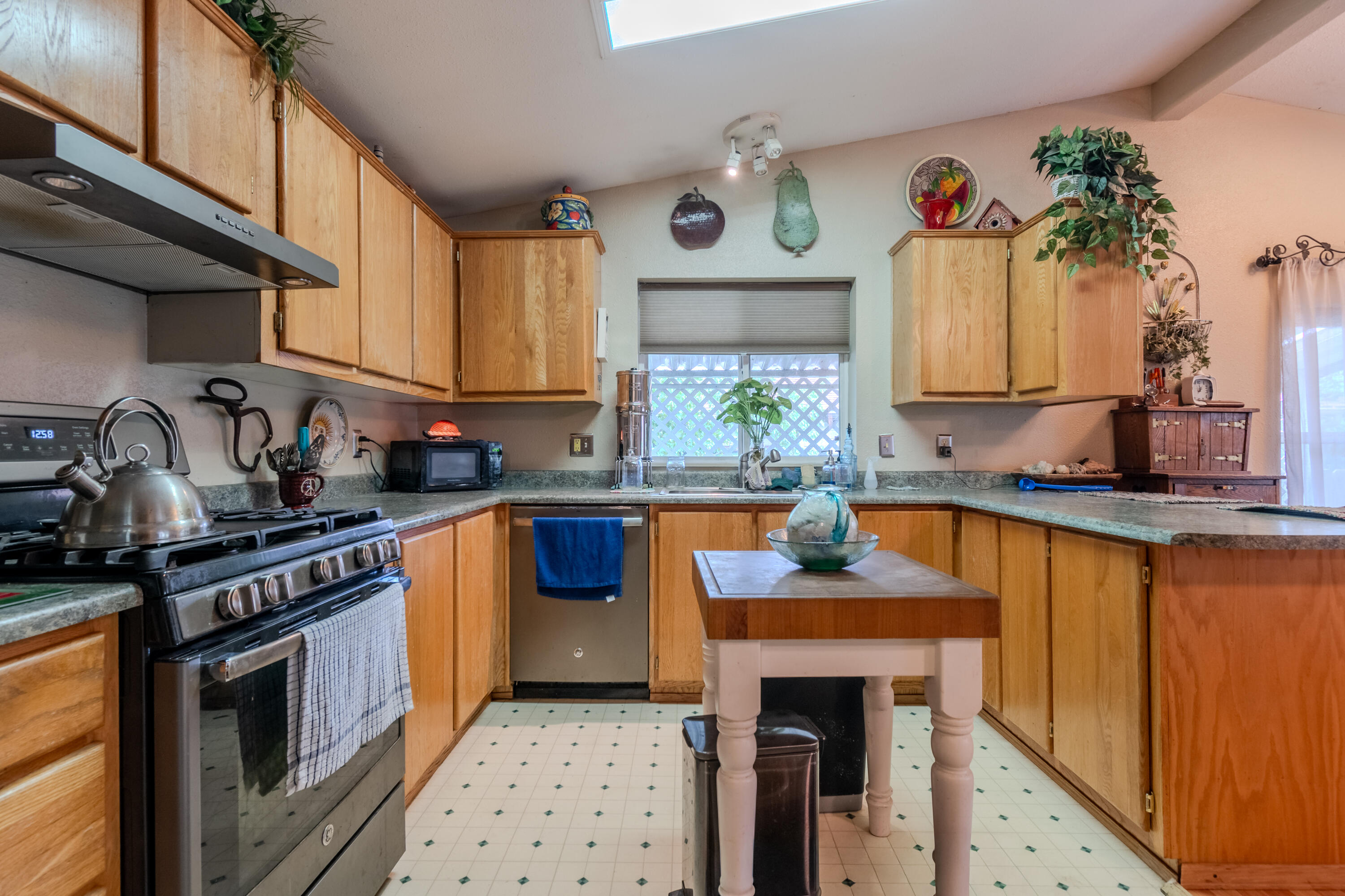 110 West 5th Street Phoenix, OR 97535 - Photo 8 of 25