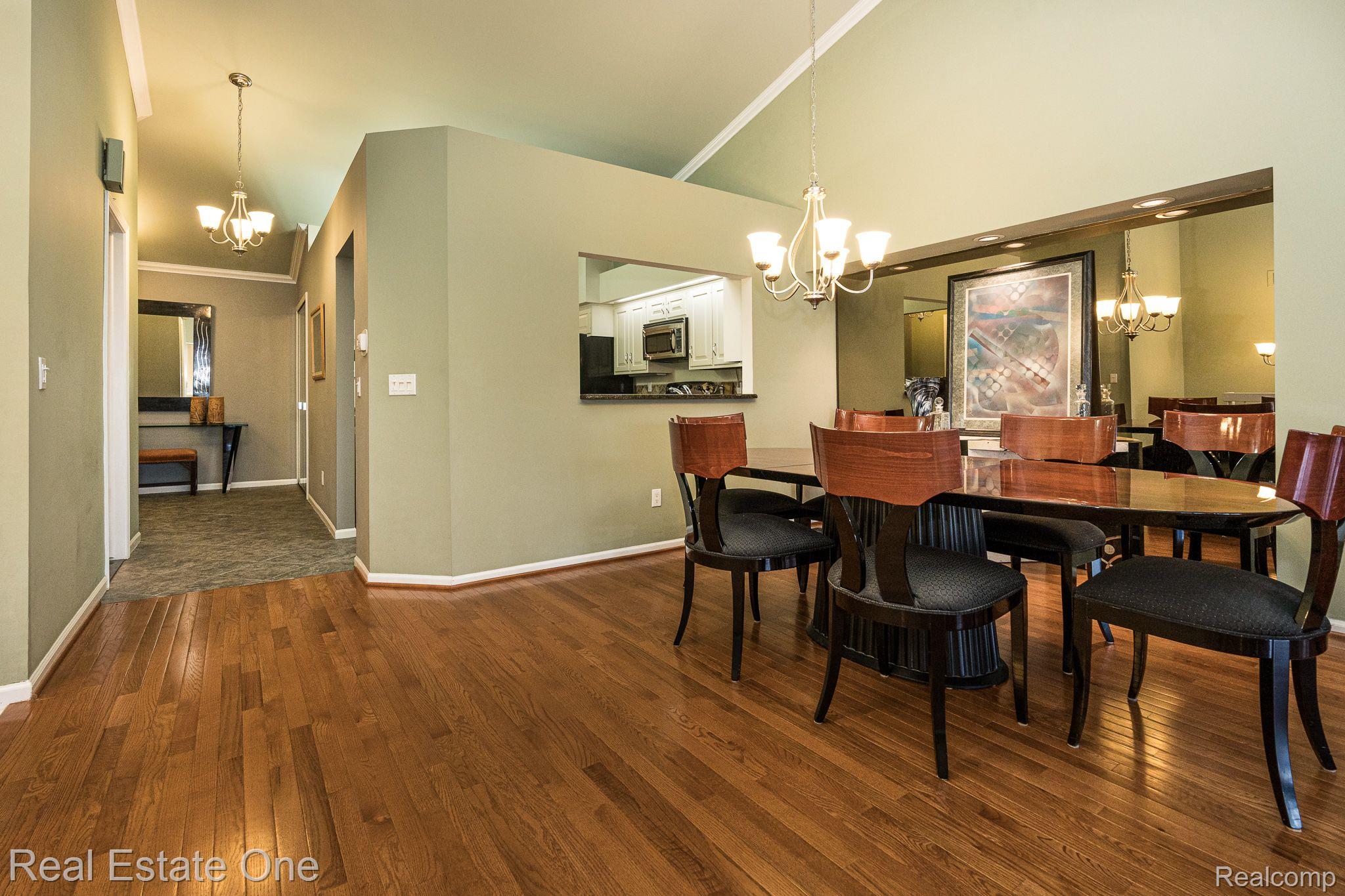 888 GreenView Court Rochester, MI 48307 - Photo 10 of 29 Gallery Image 10
