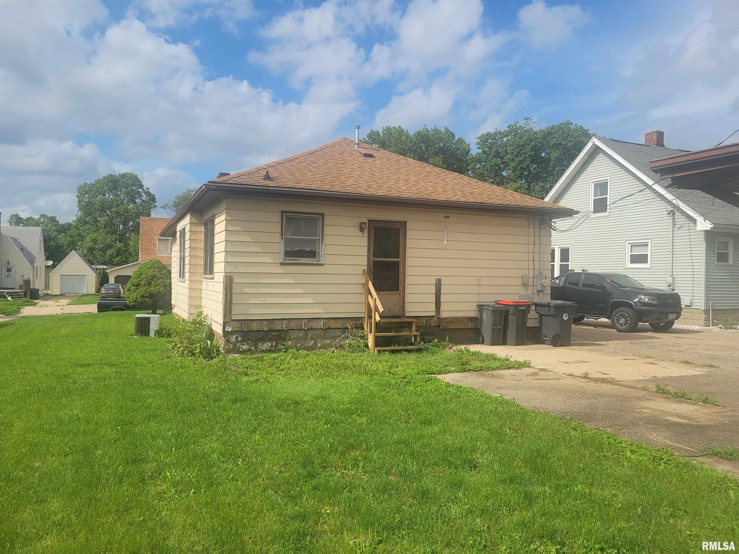 332 Herman Street Pekin, IL 61554 - Photo 2 of 17