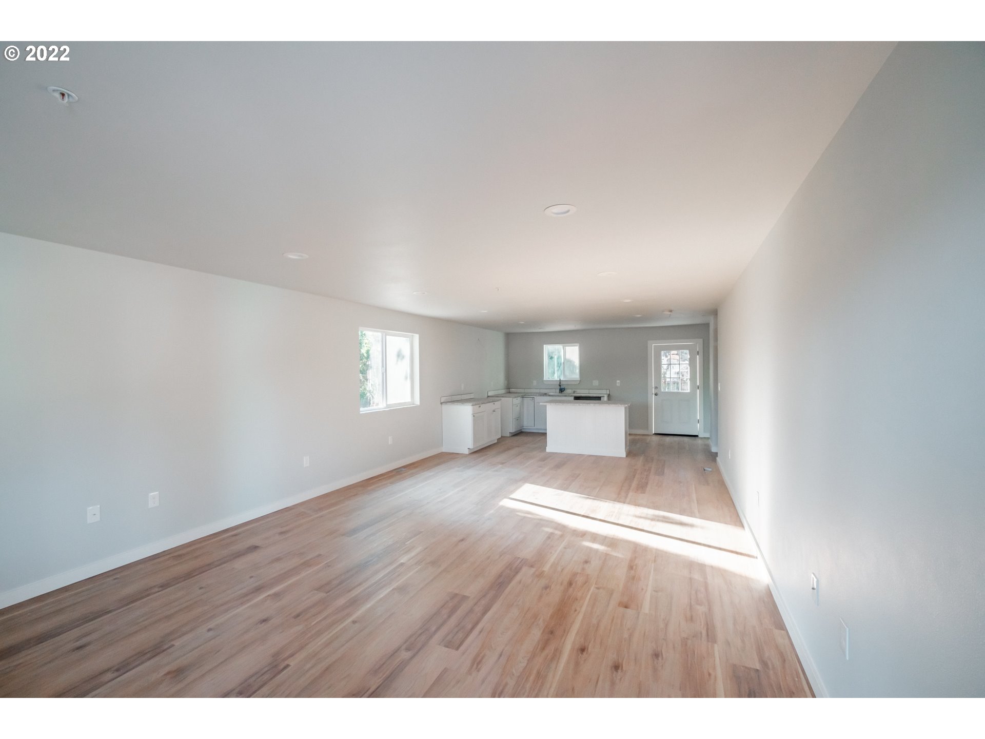 1671 Cooper Street Lebanon, OR 97355 - Photo 17 of 32 a view of an empty room and window
