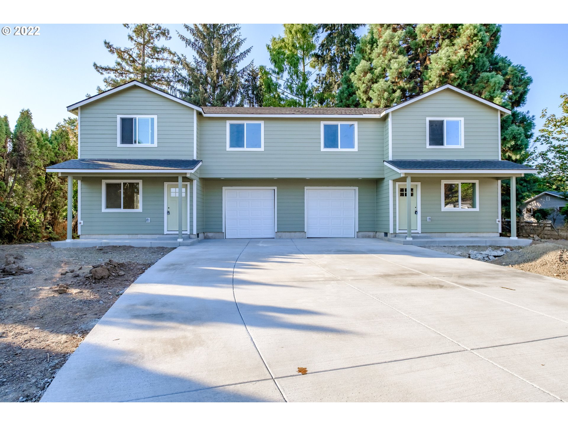 1671 Cooper Street Lebanon, OR 97355 - Photo 29 of 32 a front view of a house with a yard and trees
