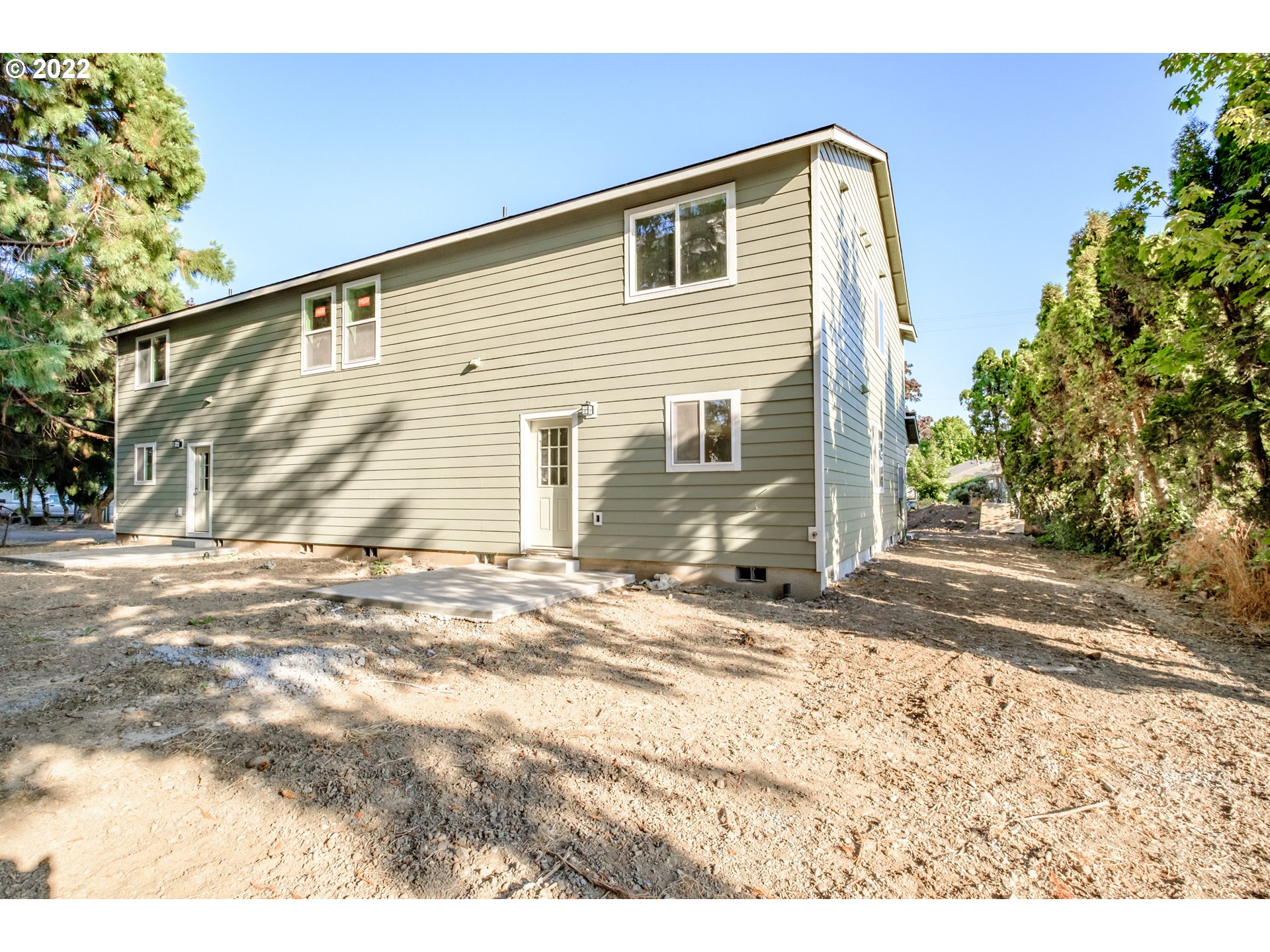 1671 Cooper Street Lebanon, OR 97355 - Photo 32 of 32 a view of a house with a patio