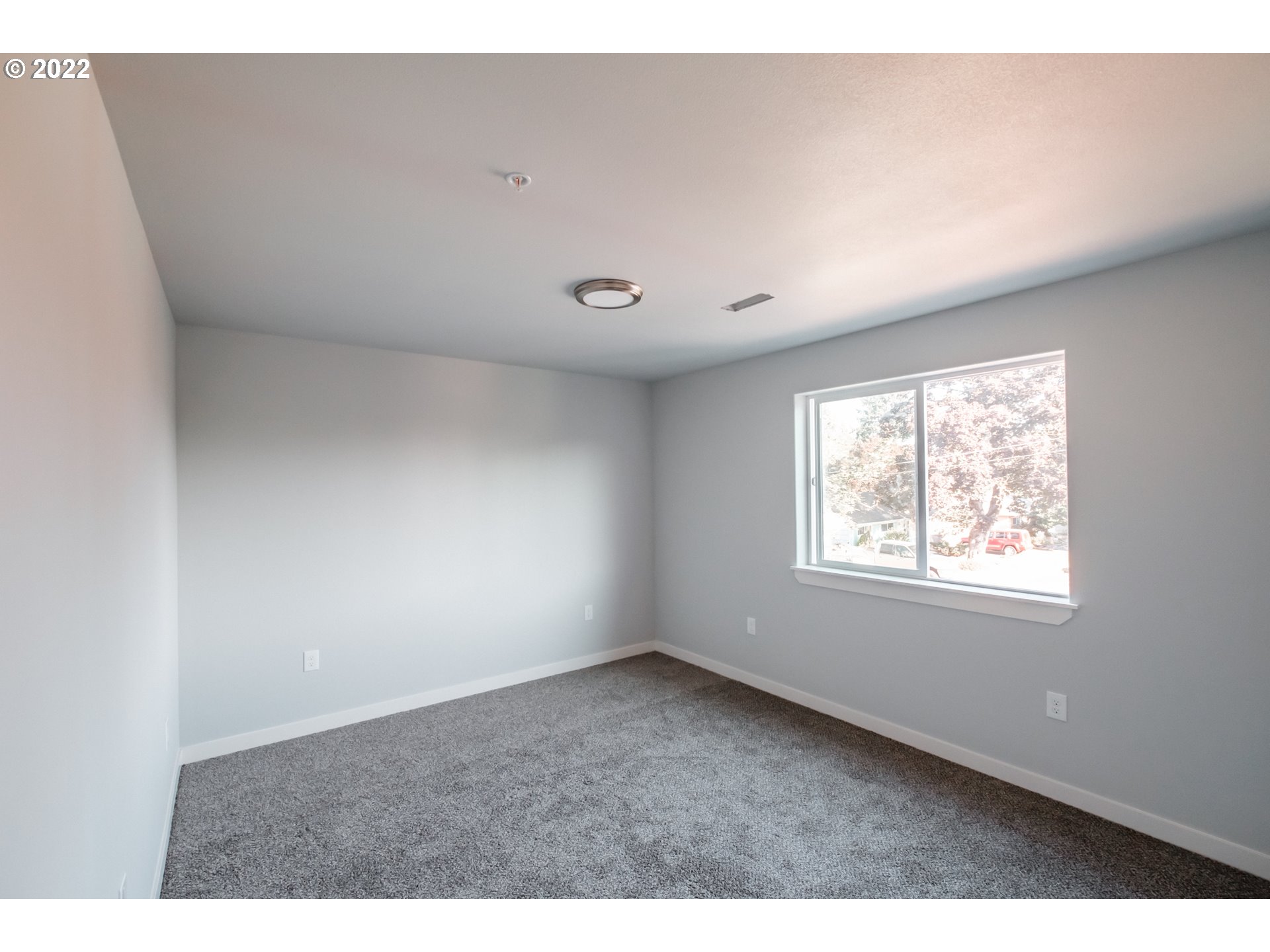 1671 Cooper Street Lebanon, OR 97355 - Photo 10 of 32 a view of an empty room with a window