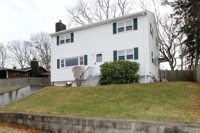 $580,000 | 4 Van Bummel Road, Buzzards Bay, MA 02532