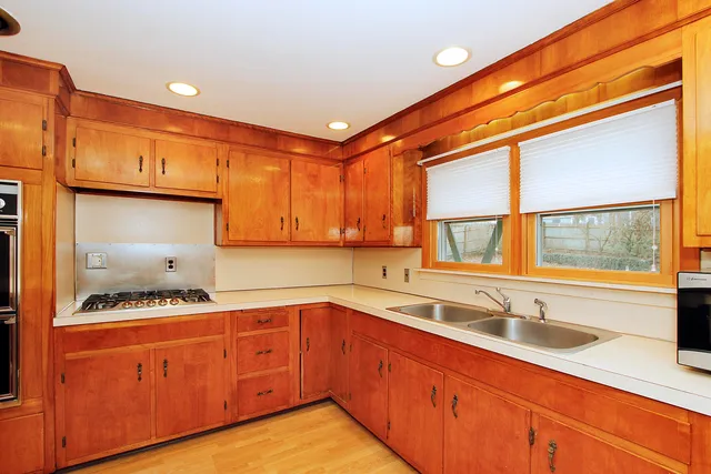 $580,000 | 4 Van Bummel Road, Buzzards Bay, MA 02532