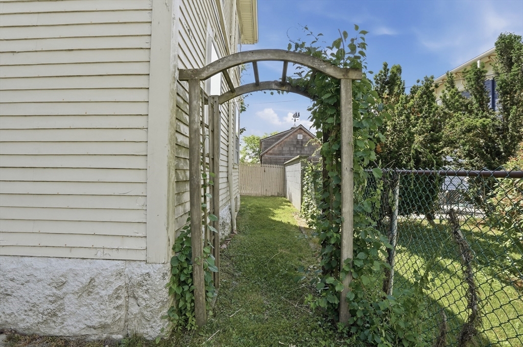 556 High Street Fall River, MA 02720 - Photo 35 of 36