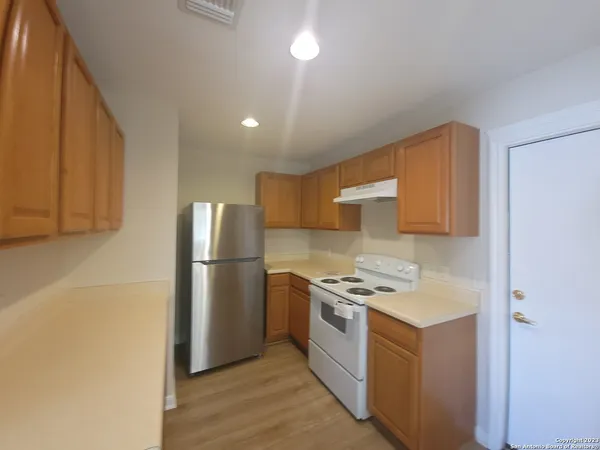 $1,395 | 10527 Hunters Pond, San Antonio, TX 78224