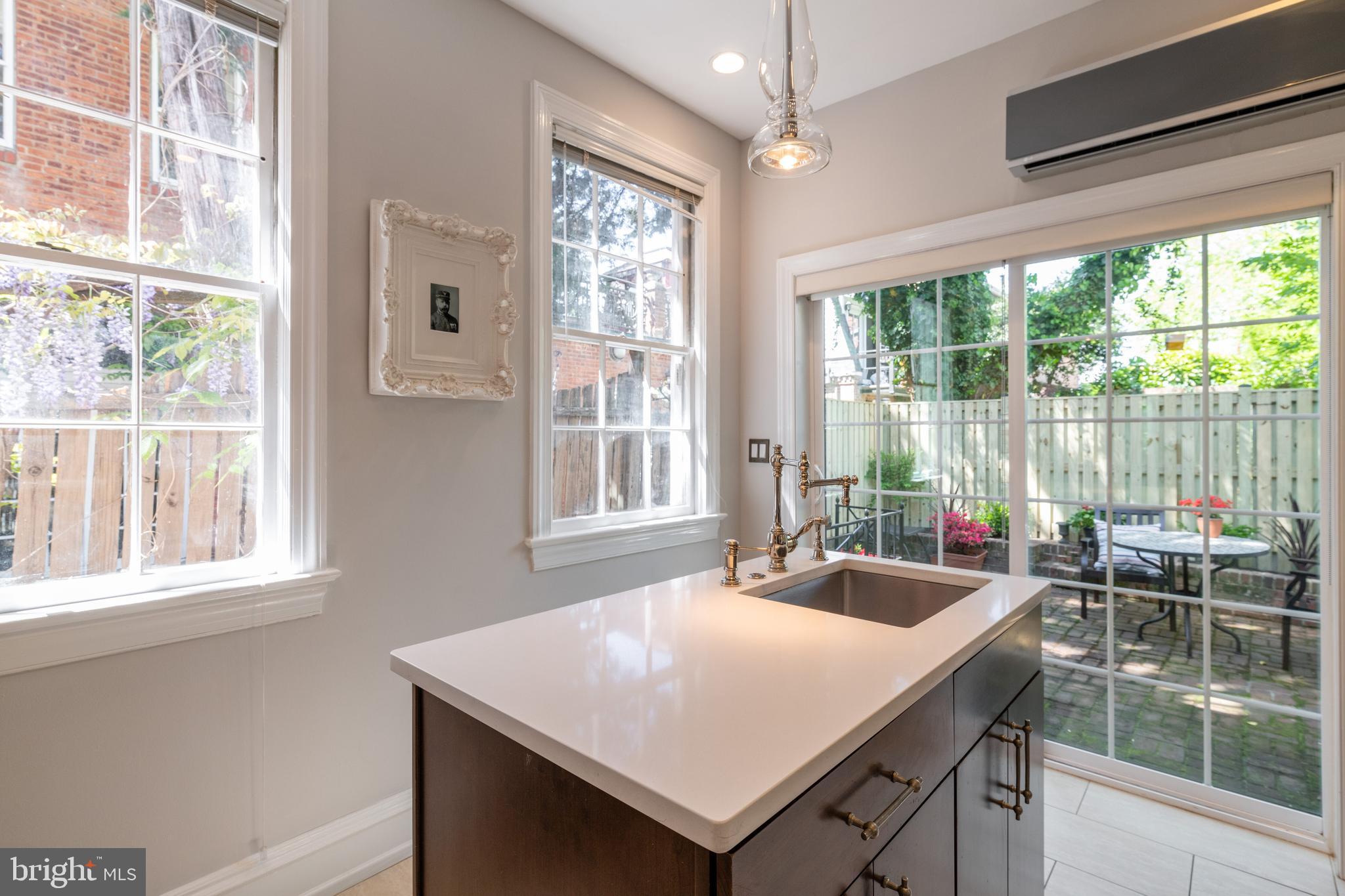 636 G Street Southeast Washington, DC 20003 - Photo 14 of 34 Airy kitchen