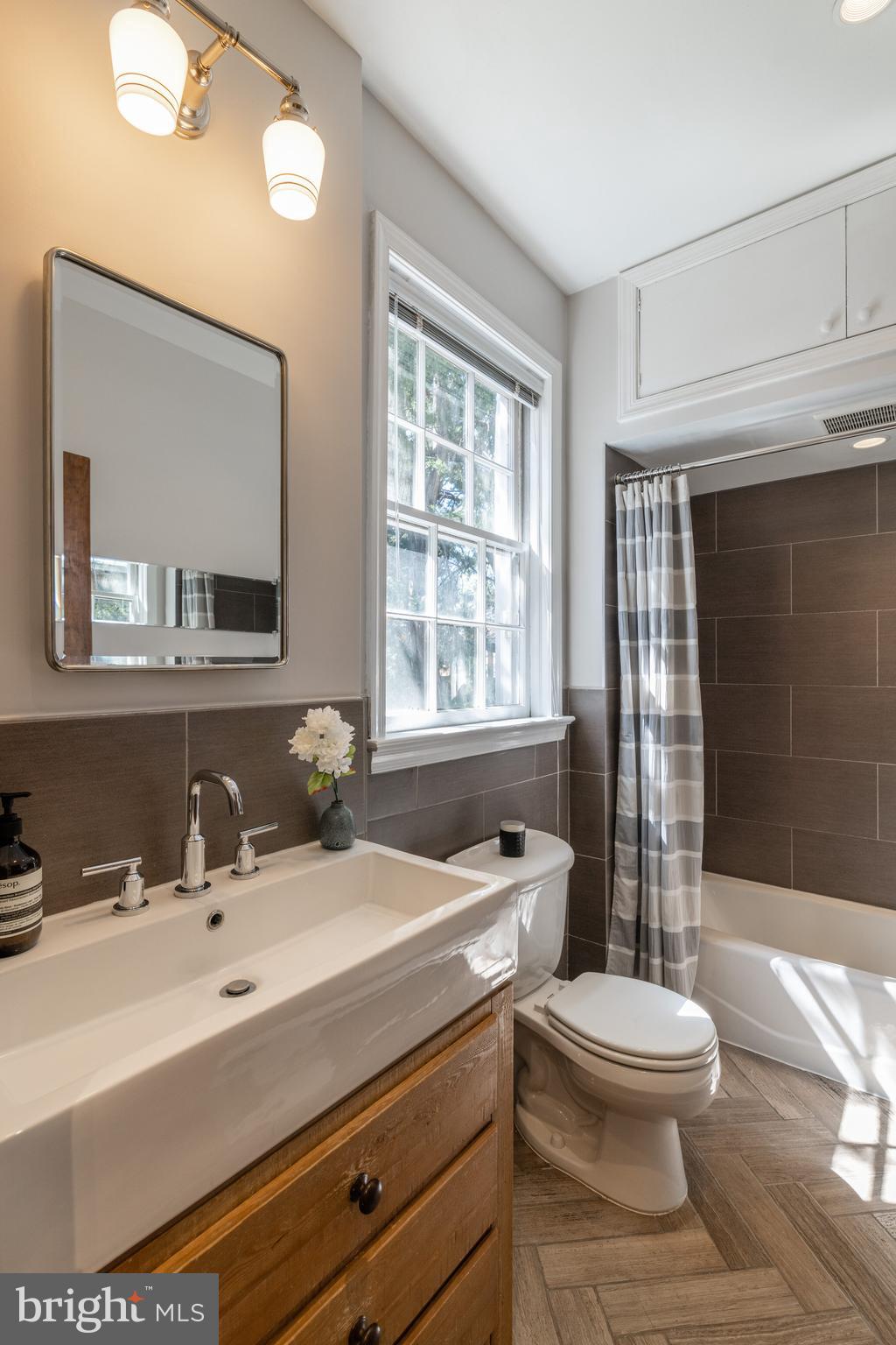 636 G Street Southeast Washington, DC 20003 - Photo 18 of 34 Updated bath upstairs