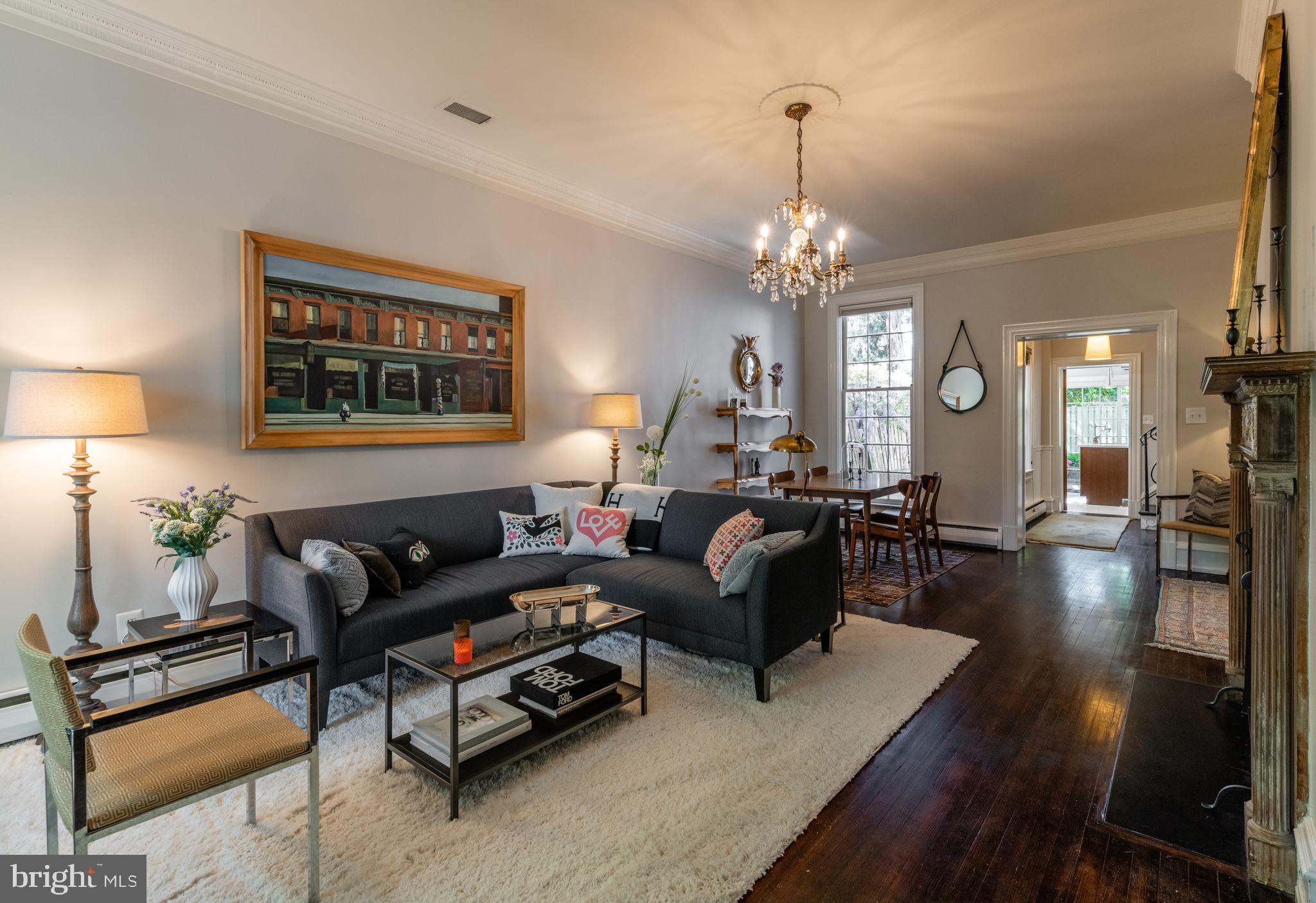 636 G Street Southeast Washington, DC 20003 - Photo 4 of 34 Elegant main living/dining room