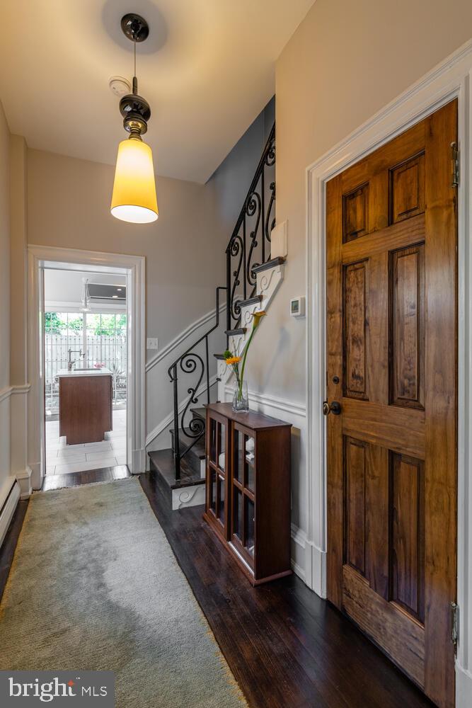 636 G Street Southeast Washington, DC 20003 - Photo 10 of 34