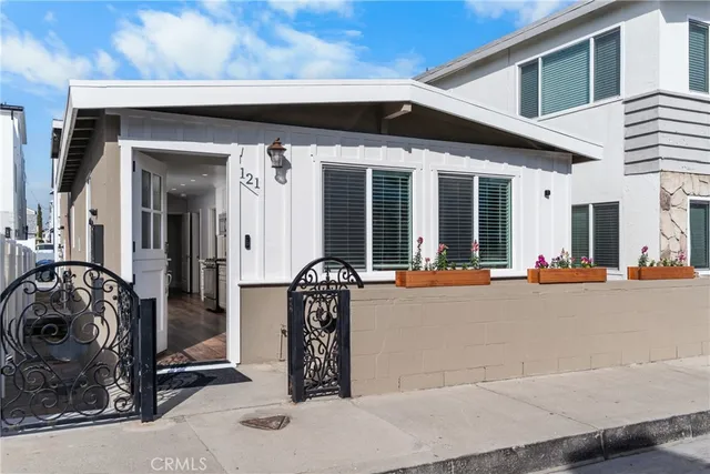 $2,895,000 | 121 25th Street, Newport Beach, CA 92663