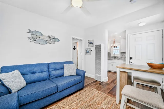 $2,895,000 | 121 25th Street, Newport Beach, CA 92663