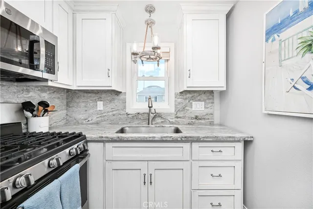 $2,895,000 | 121 25th Street, Newport Beach, CA 92663