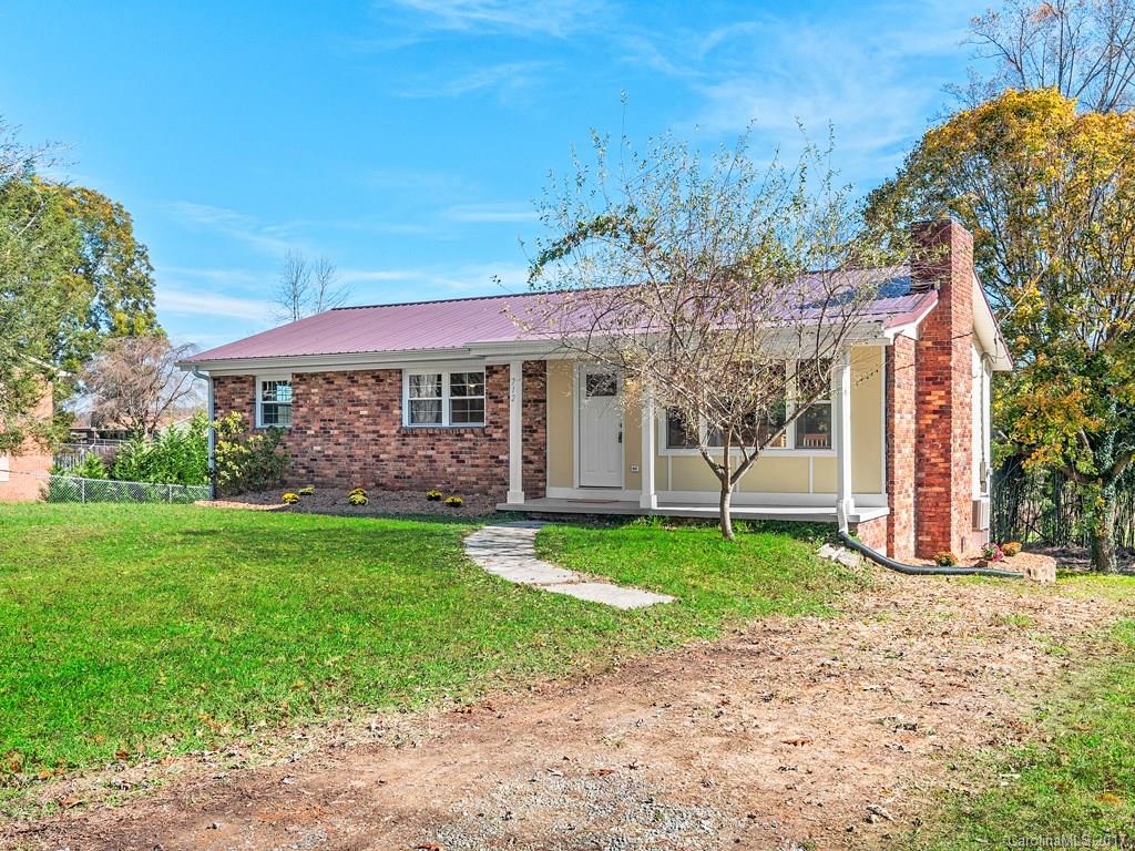 712 Loop Road Hendersonville, NC 28792 - Photo 1 of 18 Gallery Image 1