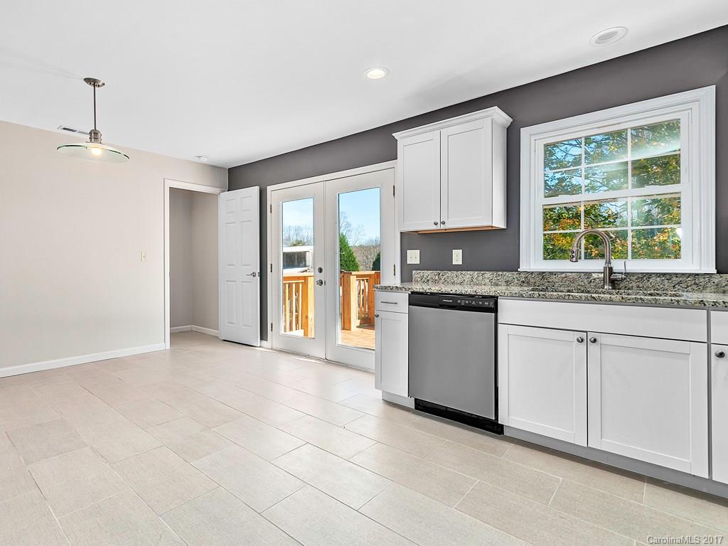 712 Loop Road Hendersonville, NC 28792 - Photo 5 of 18 Gallery Image 5
