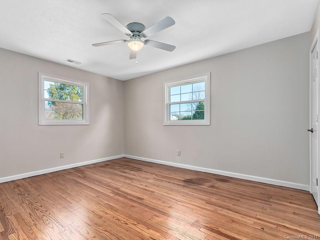 712 Loop Road Hendersonville, NC 28792 - Photo 8 of 18 Gallery Image 8