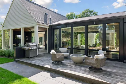 $2,000,000 | 1058 East Circle Drive, Wayzata, MN 55391