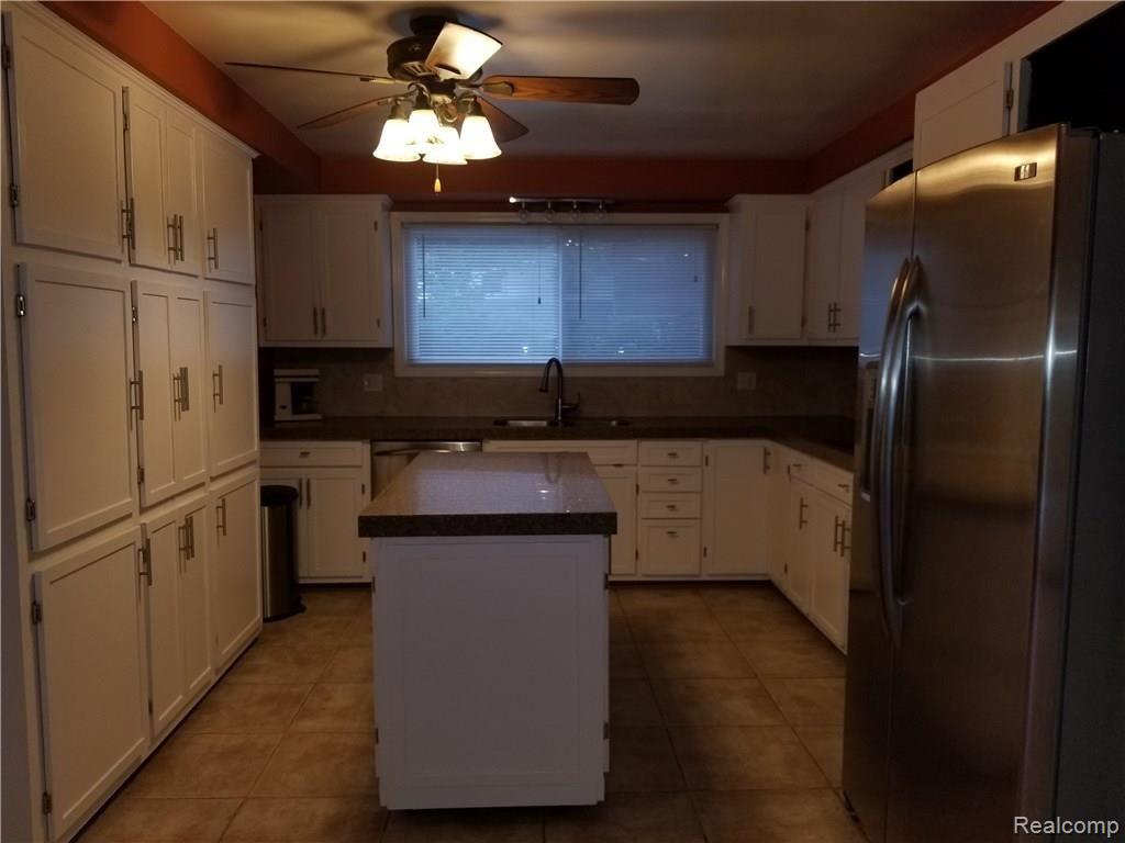28328 Brandywine Road Farmington Hills, MI 48334 - Photo 4 of 28