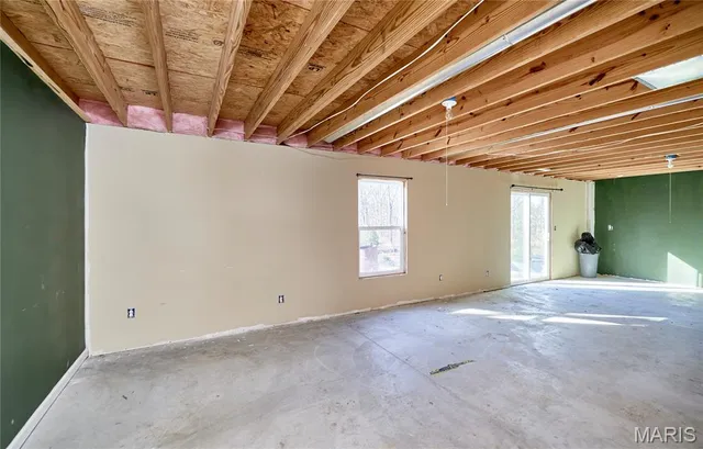 $335,000 | 70 Village Cir Drive, Winfield, MO 63389