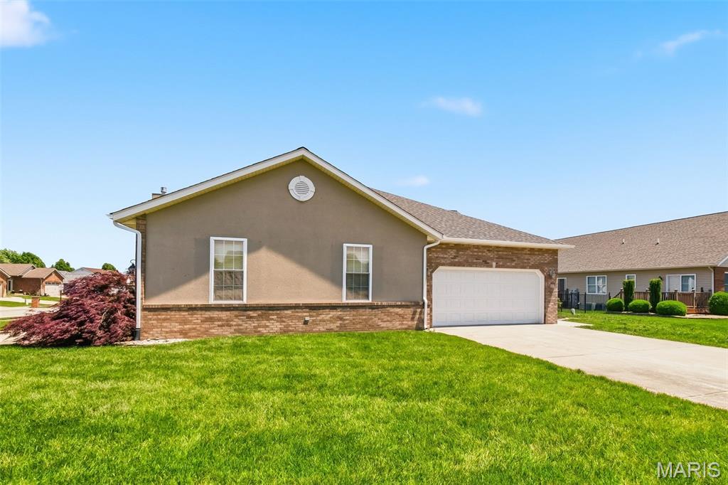 85 Chase Way Highland, IL 62249 - Photo 2 of 44