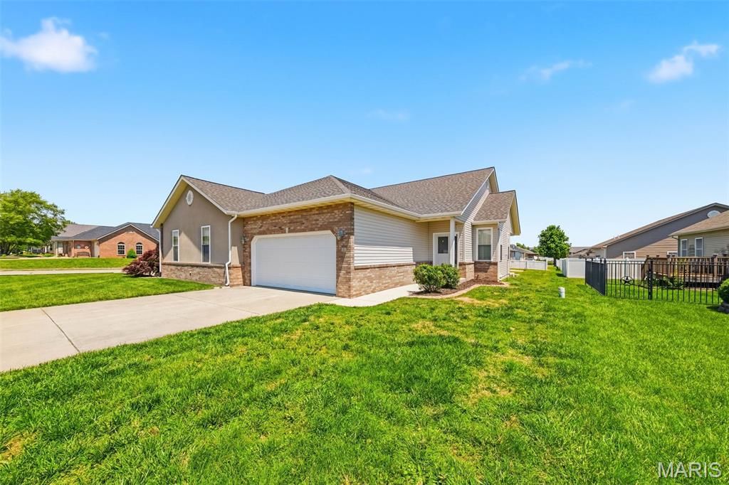 85 Chase Way Highland, IL 62249 - Photo 3 of 44
