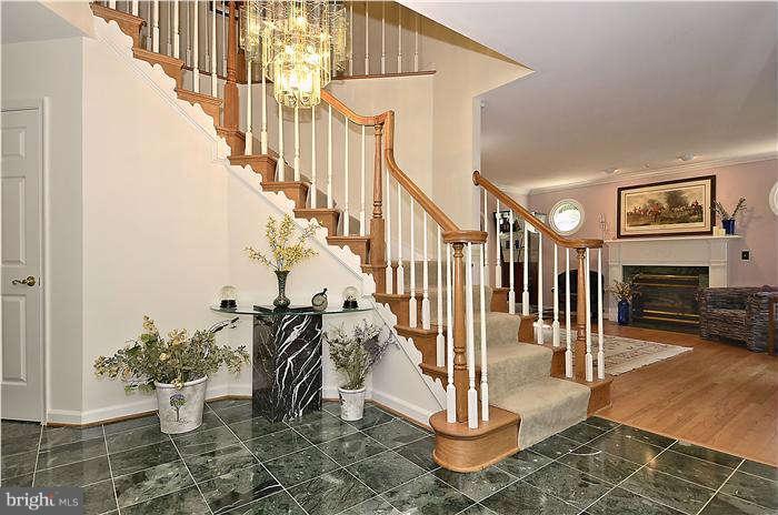 1723 Besley Road Vienna, VA 22182 - Photo 4 of 28 Interior (General)