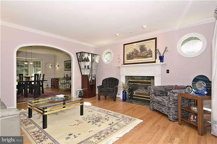 1723 Besley Road Vienna, VA 22182 - Photo 6 of 28 Living Room