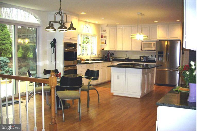1723 Besley Road Vienna, VA 22182 - Photo 8 of 28 Kitchen
