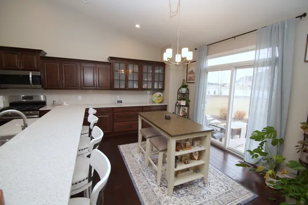 $665,000 | 5525 Willmeyer Drive, Bettendorf, IA 52722