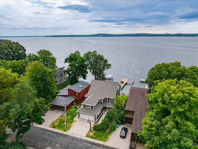 $2,400,000 | 5511 Mendota Drive, Middleton, WI 53562