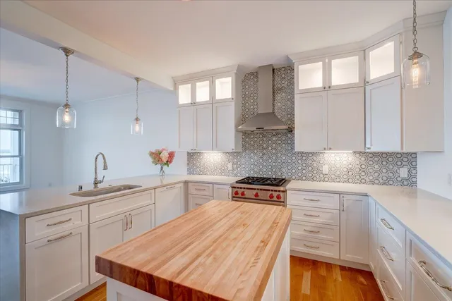 $2,400,000 | 5511 Mendota Drive, Middleton, WI 53562