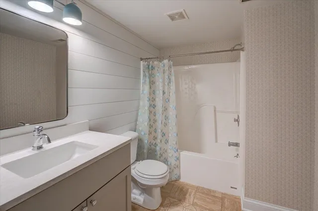 $2,400,000 | 5511 Mendota Drive, Middleton, WI 53562