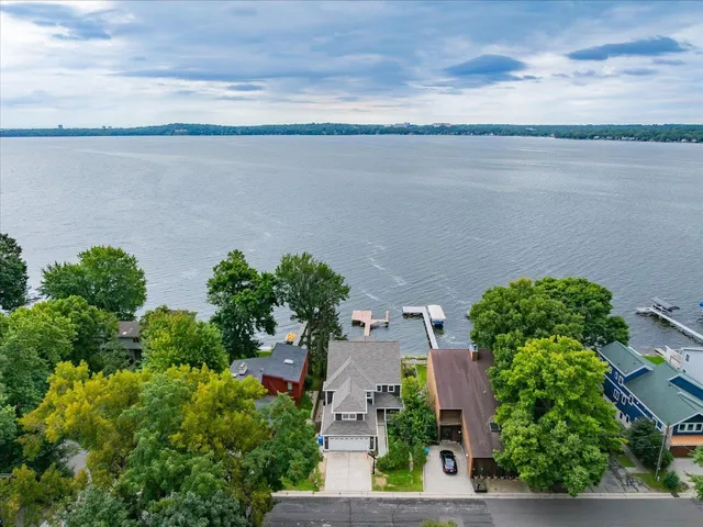 $2,400,000 | 5511 Mendota Drive, Middleton, WI 53562