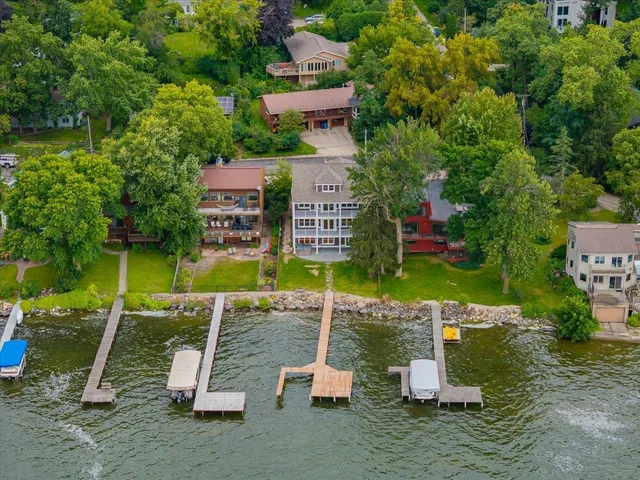 $2,400,000 | 5511 Mendota Drive, Middleton, WI 53562