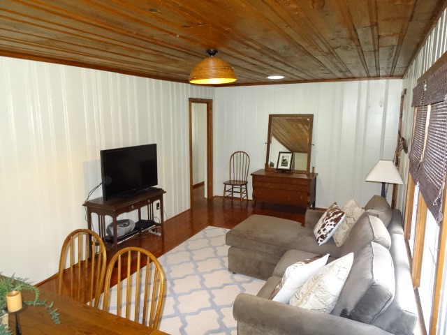 231 Jumping Branch Road Tamassee, SC 29686 - Photo 9 of 35 Living Area