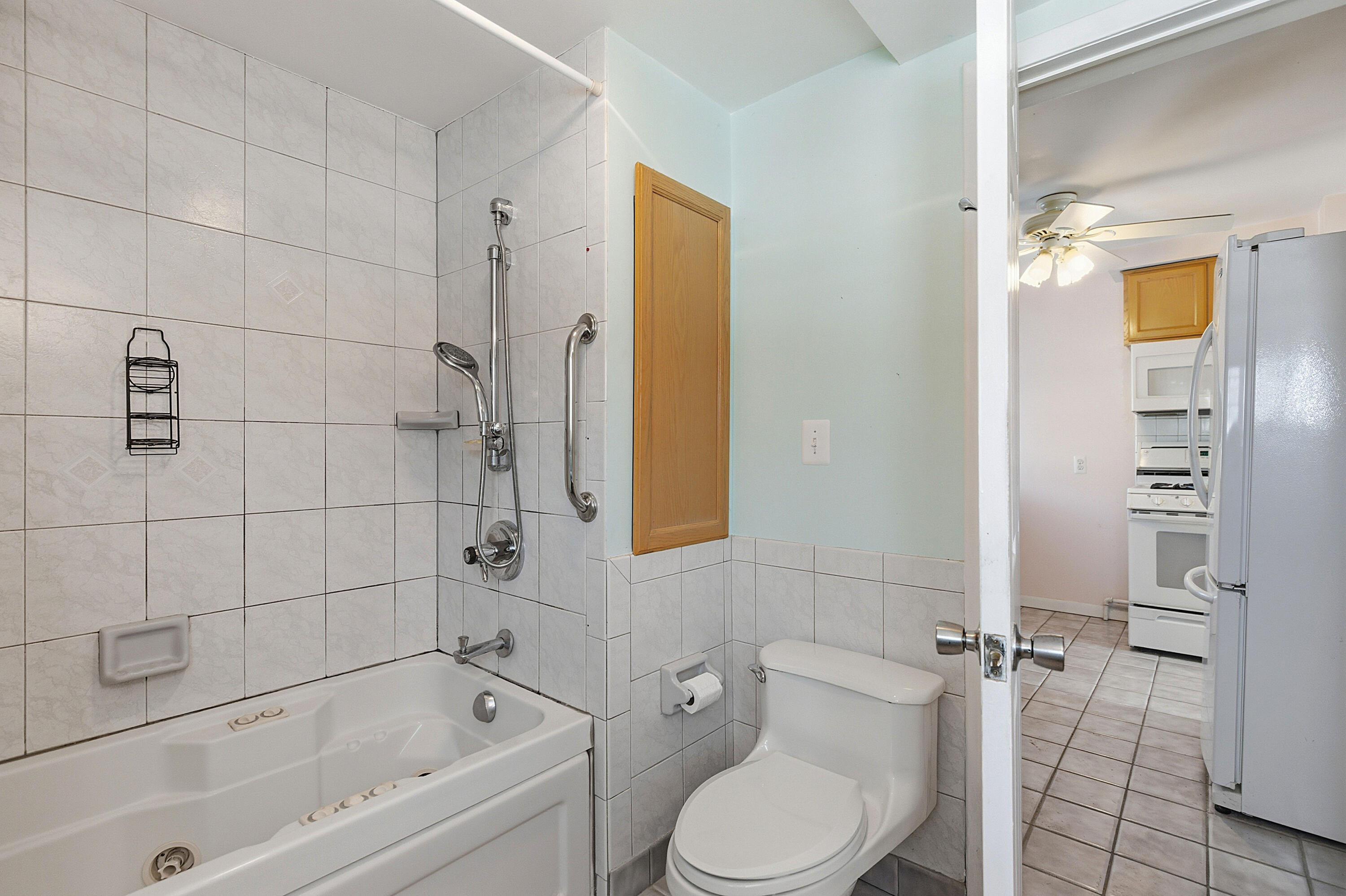 23013 Melrose Avenue Eastpointe, MI 48021 - Photo 12 of 34 11