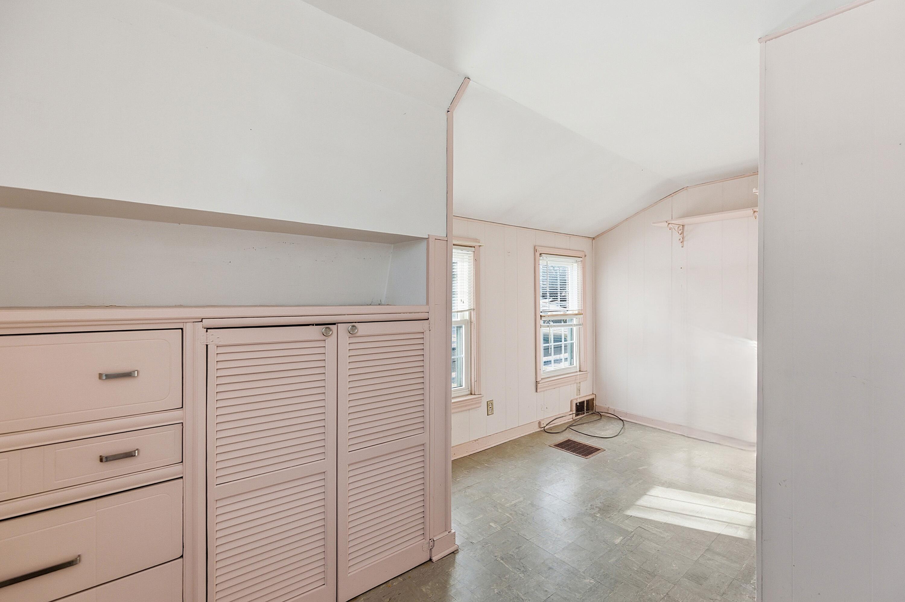 23013 Melrose Avenue Eastpointe, MI 48021 - Photo 15 of 34 15