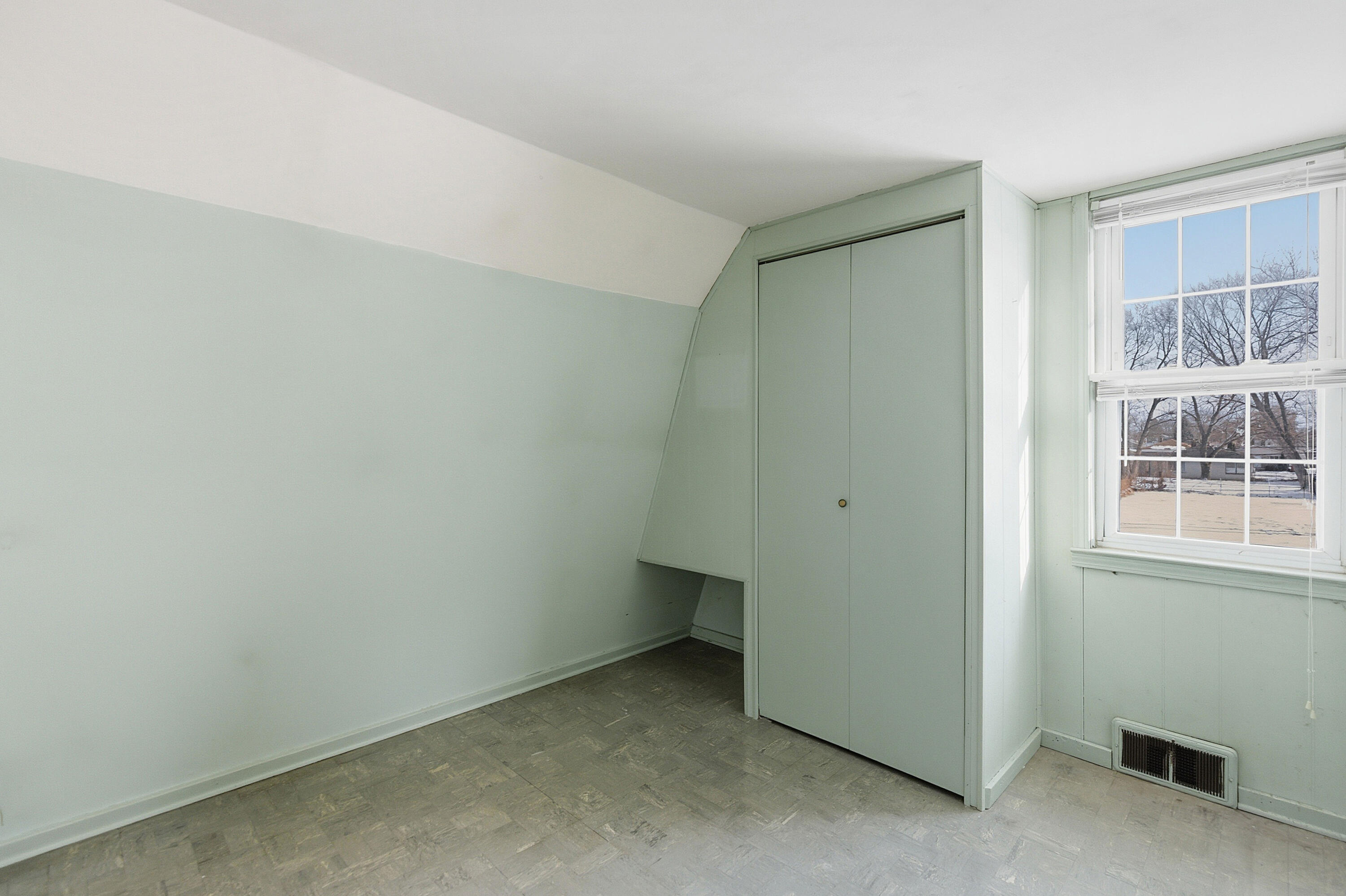 23013 Melrose Avenue Eastpointe, MI 48021 - Photo 16 of 34 16