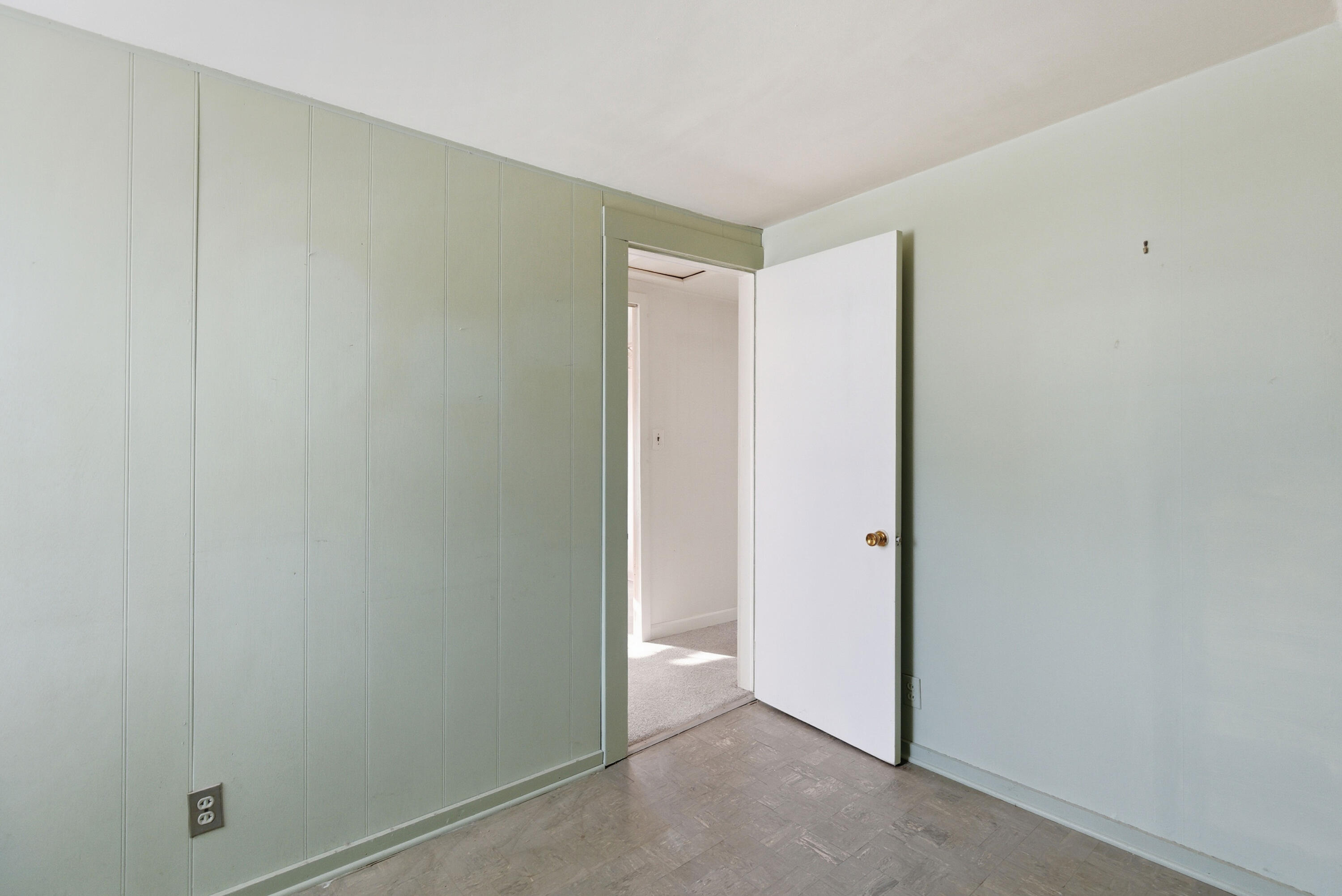 23013 Melrose Avenue Eastpointe, MI 48021 - Photo 17 of 34 17