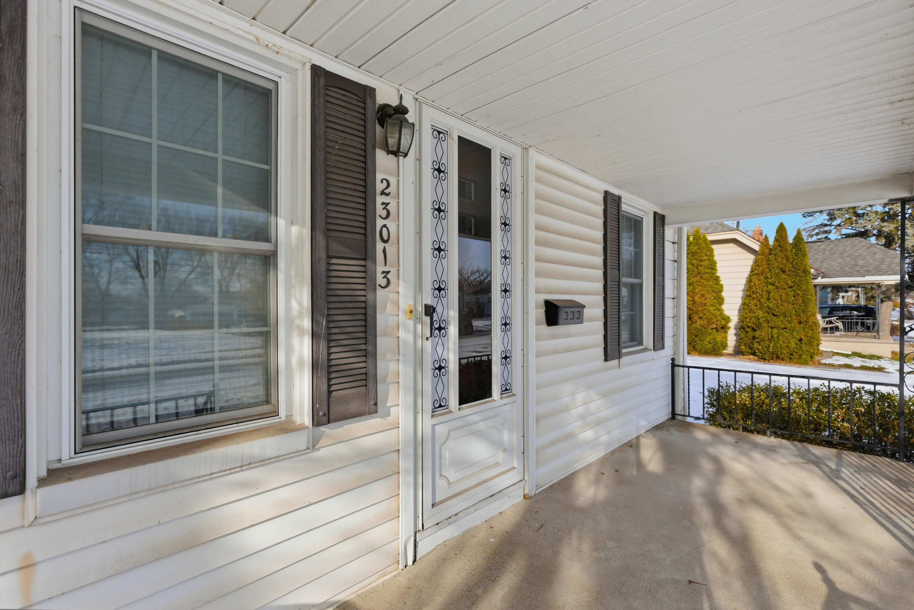 23013 Melrose Avenue Eastpointe, MI 48021 - Photo 3 of 34 29