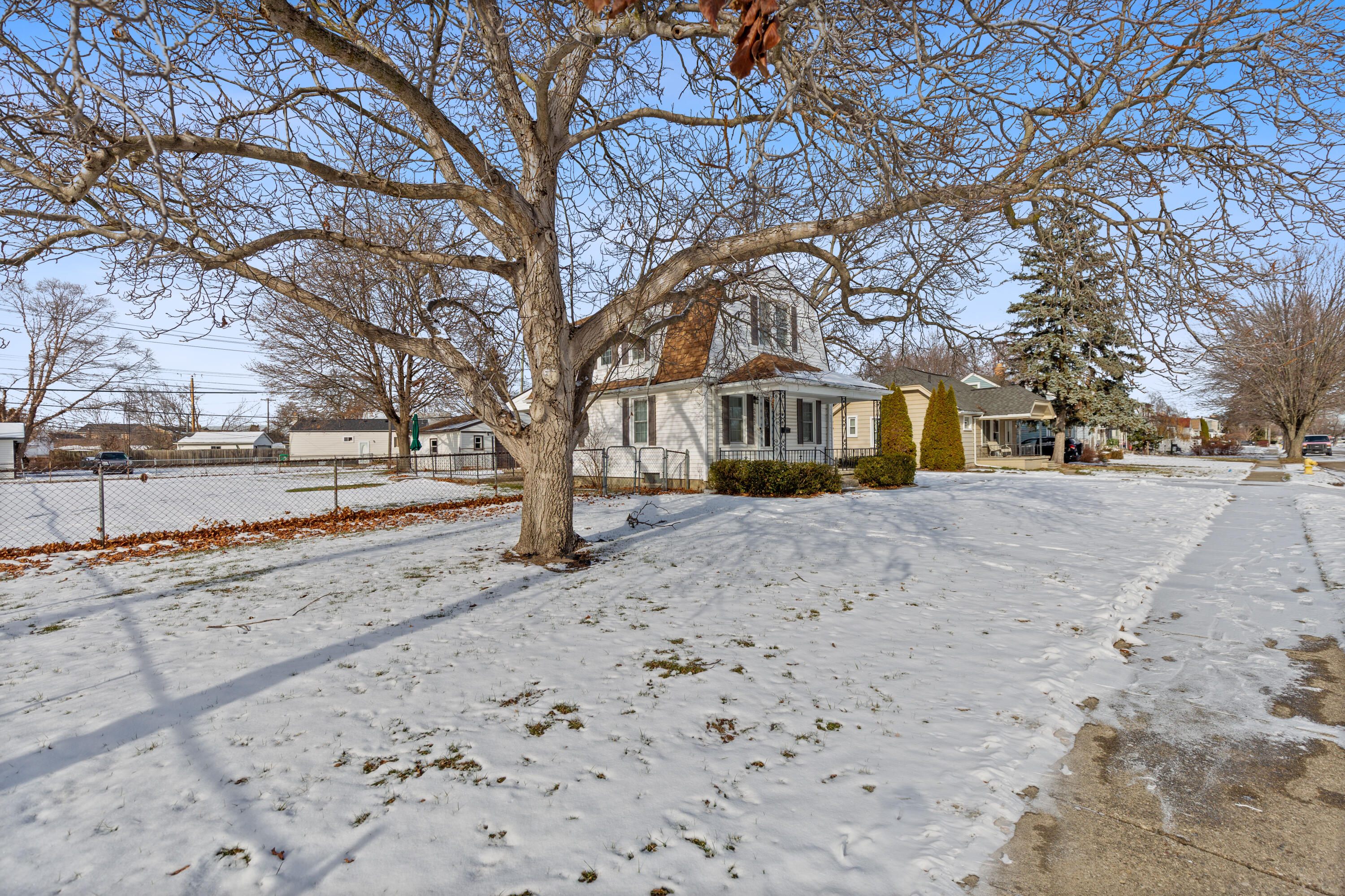 23013 Melrose Avenue Eastpointe, MI 48021 - Photo 31 of 34 32