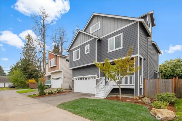 $879,900 | 2906 South 135th Street, Tukwila, WA 98168