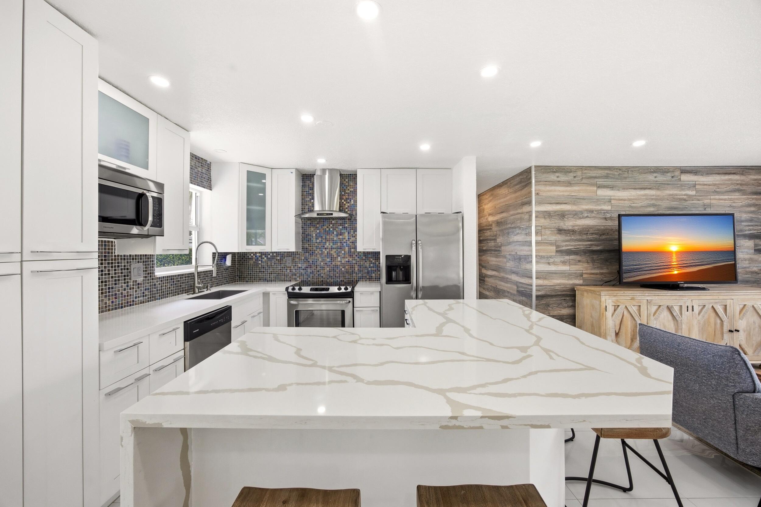 817 Southeast 16th Street Deerfield Beach, FL 33441 - Photo 13 of 55 14_453a9437_autofill_36439309_a2100f4e