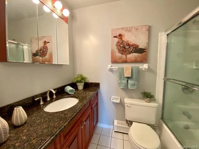 $2,390 | 323 Brook Avenue, Unit 3231A, Bay Shore, NY 11706