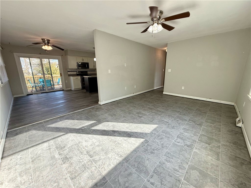 1202 Florida Avenue Decatur, IL 62521 - Photo 6 of 16 Living room