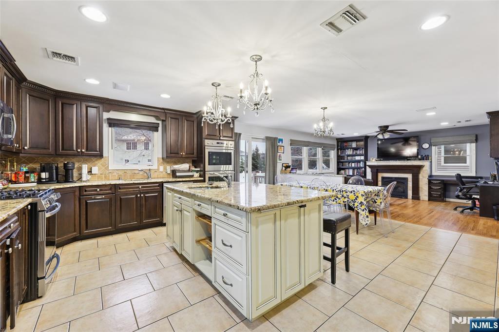 50 Highgate Terrace Bergenfield, NJ 07621 - Photo 12 of 37