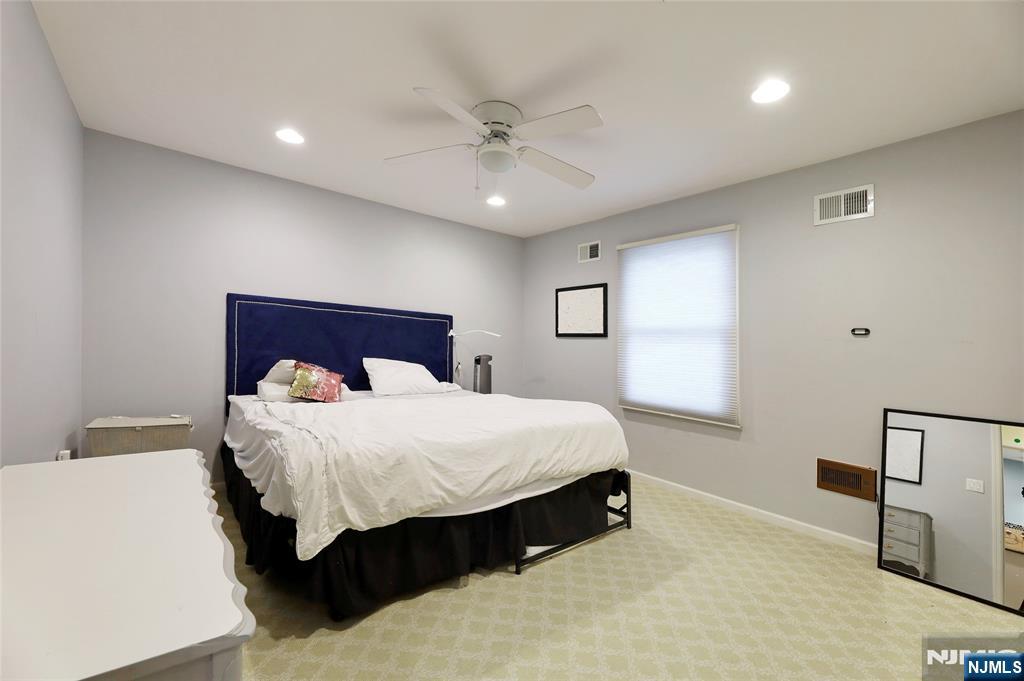 50 Highgate Terrace Bergenfield, NJ 07621 - Photo 28 of 37